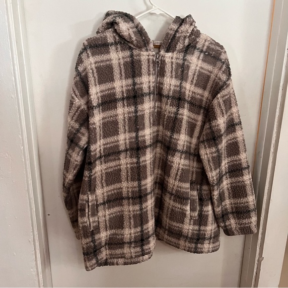 Koolaburra Gray and Cream Teddy Jacket - Picture 5 of 5